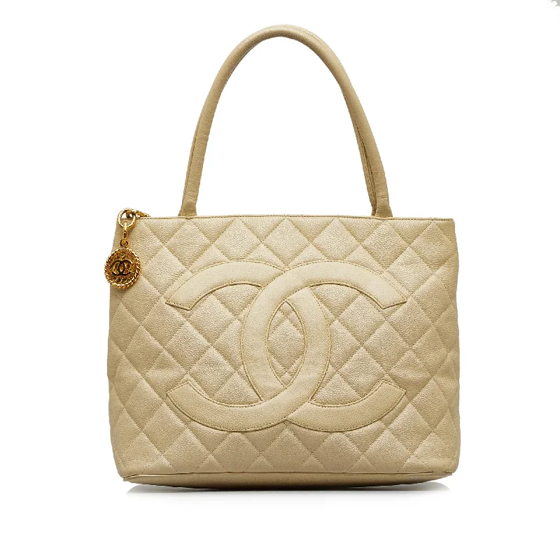 Chanel Caviar Medallion Tote (SHG-QFus9i)