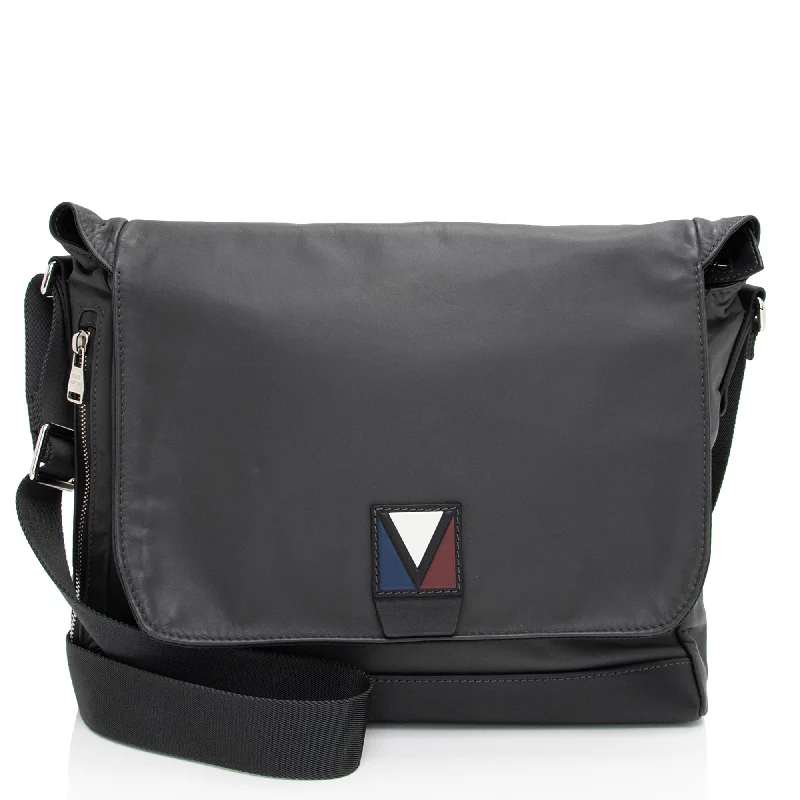 Louis Vuitton Calfskin V-Line Messenger (SHF-cCi6KY)